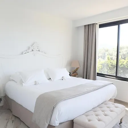 L'hostellerie Du Moulin Des Oliviers 5*