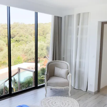 Hotel L'hostellerie Du Moulin Des Oliviers 5*