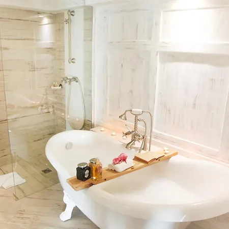 L'hostellerie Du Moulin Des Oliviers 5* 오므또