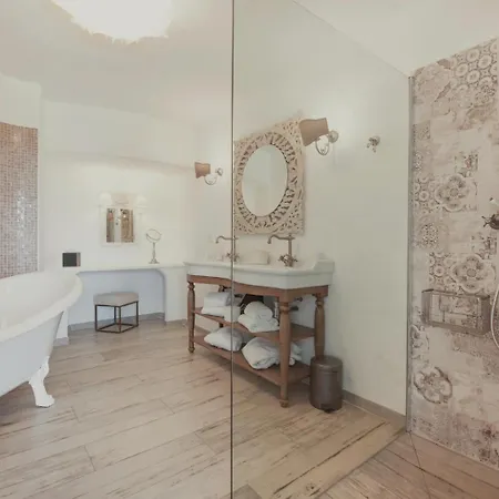 Hotel L'hostellerie Du Moulin Des Oliviers 5*
